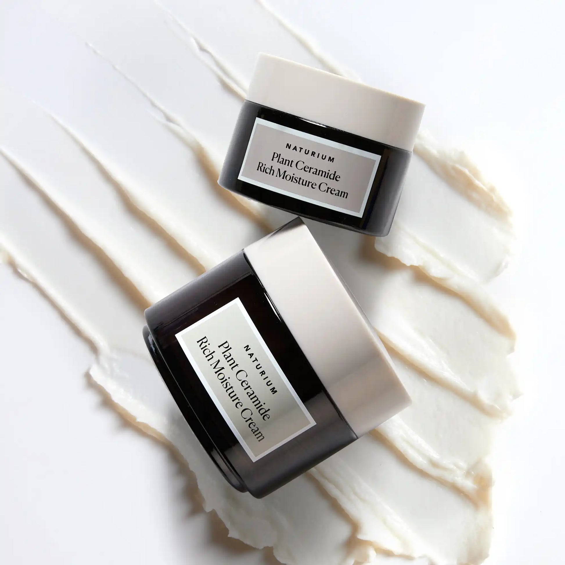 plant-ceramide-rich-moisture-cream-jumbo-o4 11_18_2021_Naturium0575-crop.webp