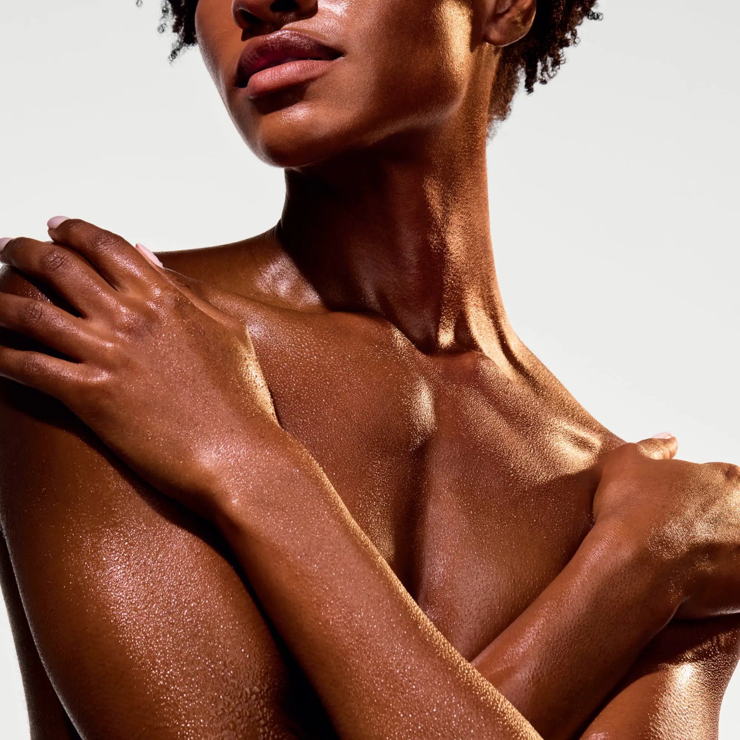 the-glow-getter-multi-oil-body-scrub-h2 NATR-40028-Alt-Image-The_Glow_Getter_Multi-Oil_Body_Scrub-06_1.webp